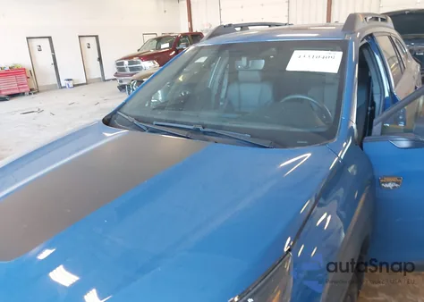 2025 Subaru Outback Wilderness z USA, uszkodzony, nr VIN 4S4BTGUD5S3233701